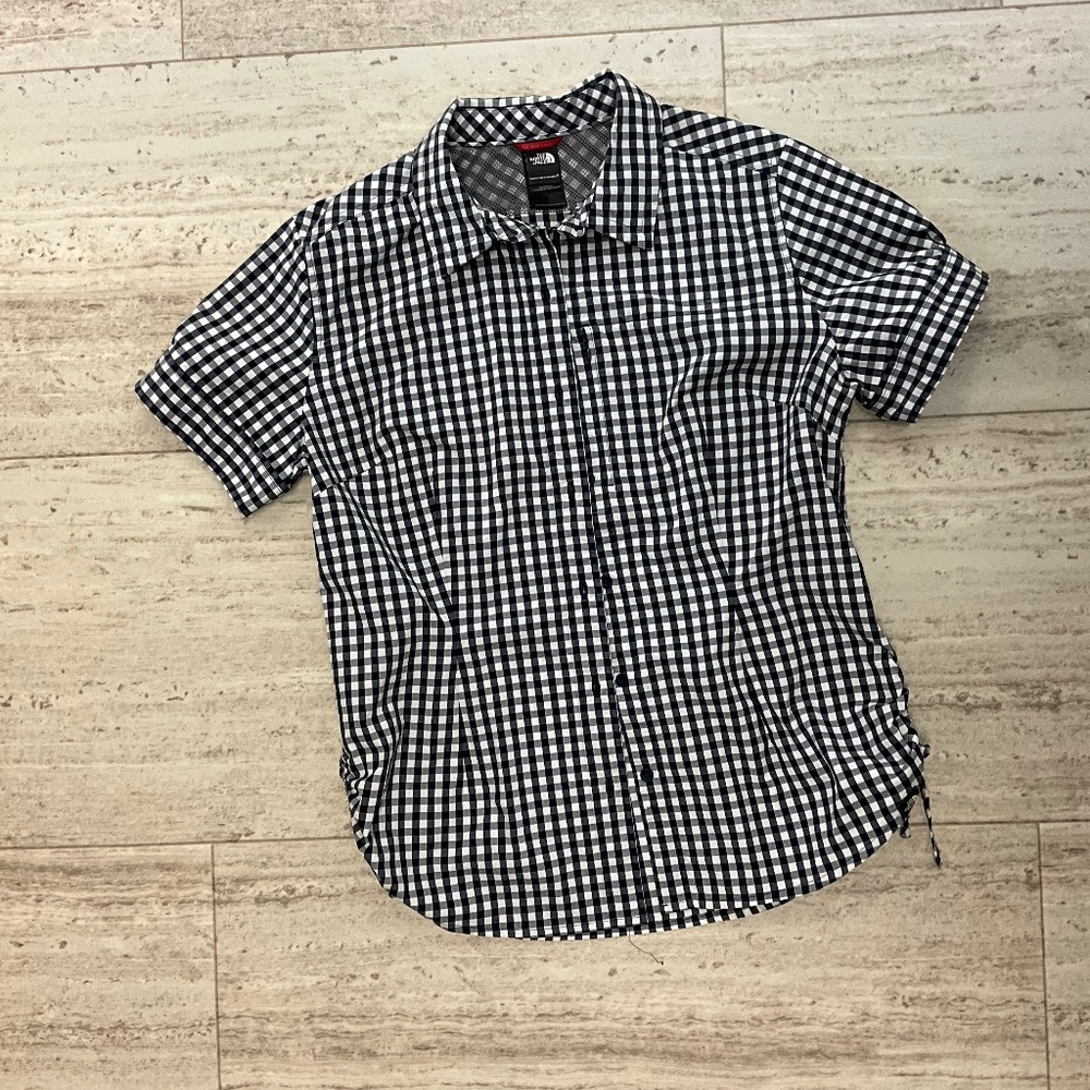 The North Face Women’s L/G Vapor Wick black? Dark navy?  check shirt top